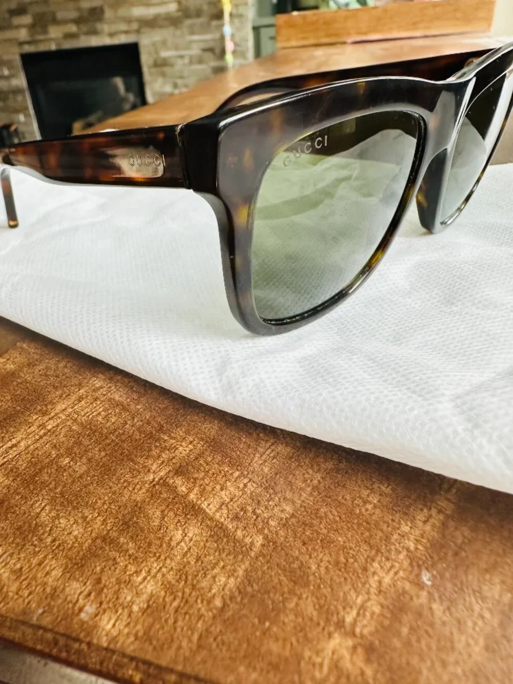 Gucci Tortoise Shell Sunglasses – Iconic Gold Bee Logo GG0034S - Picture 6 of 12